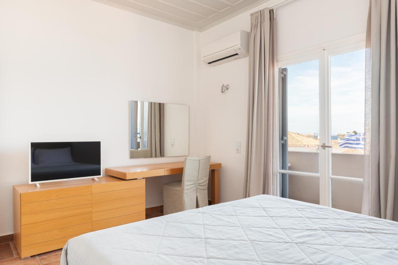 Hotel Roumani Spetses Town Екстер'єр фото