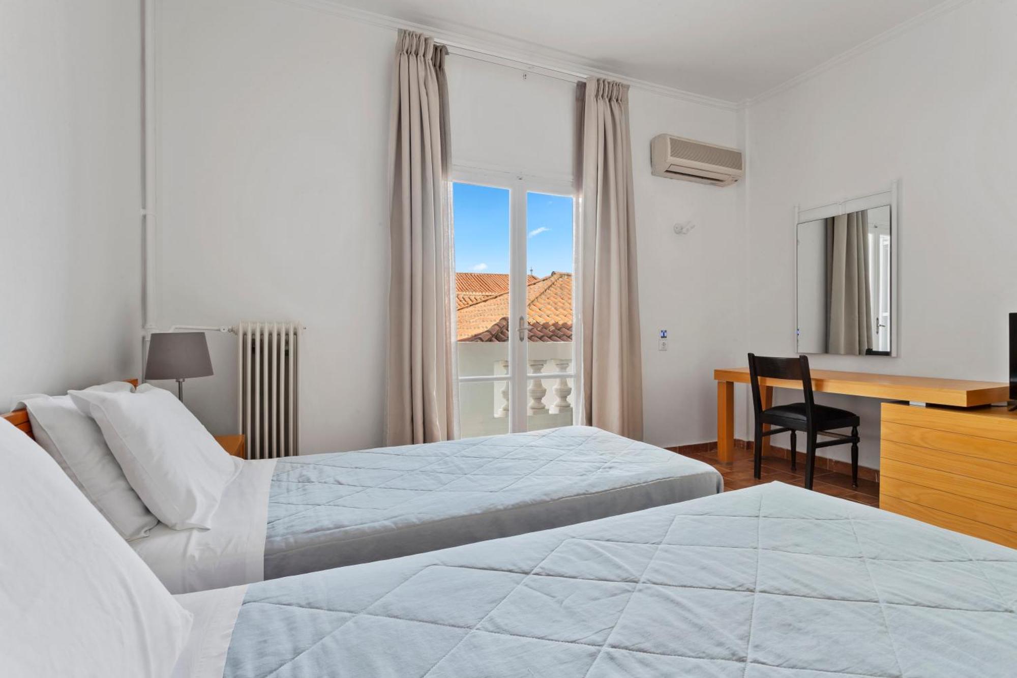 Hotel Roumani Spetses Town Екстер'єр фото